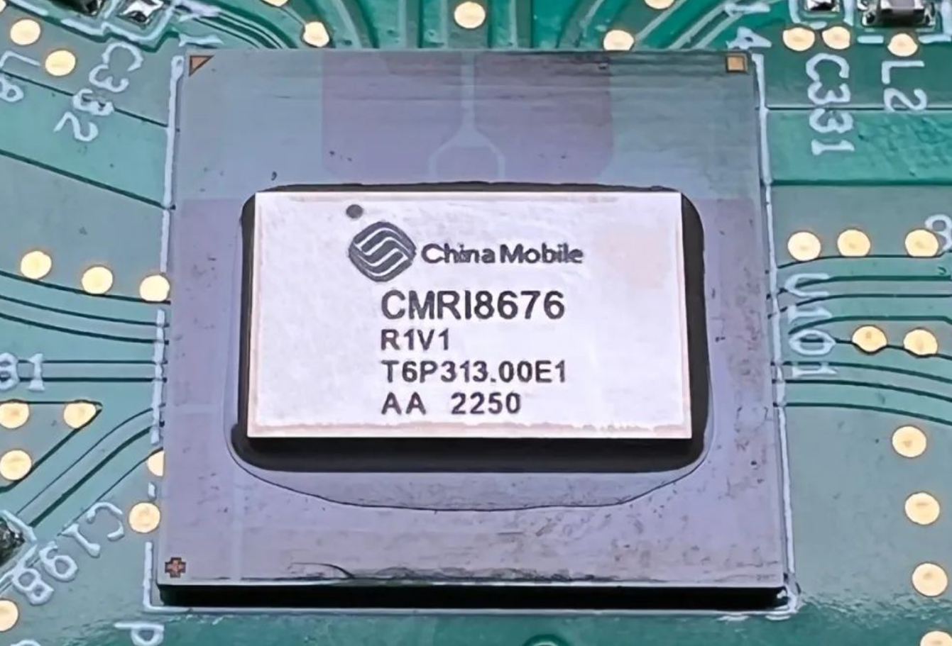 中国移动发布国内首款可重构5G射频收发芯片“破风8676”