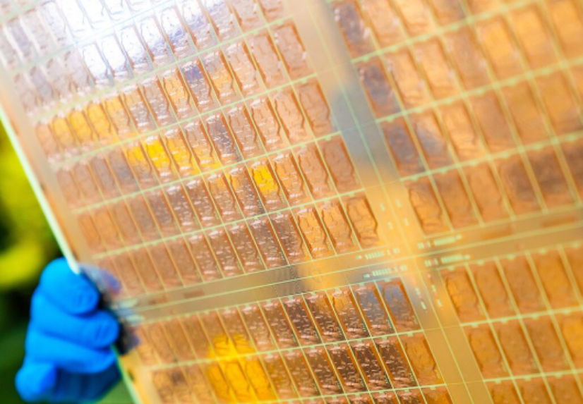 英特尔披露半导体玻璃基板技术旨在2030年前将单一封装芯片中的晶体管数量上限提高至1万亿个
