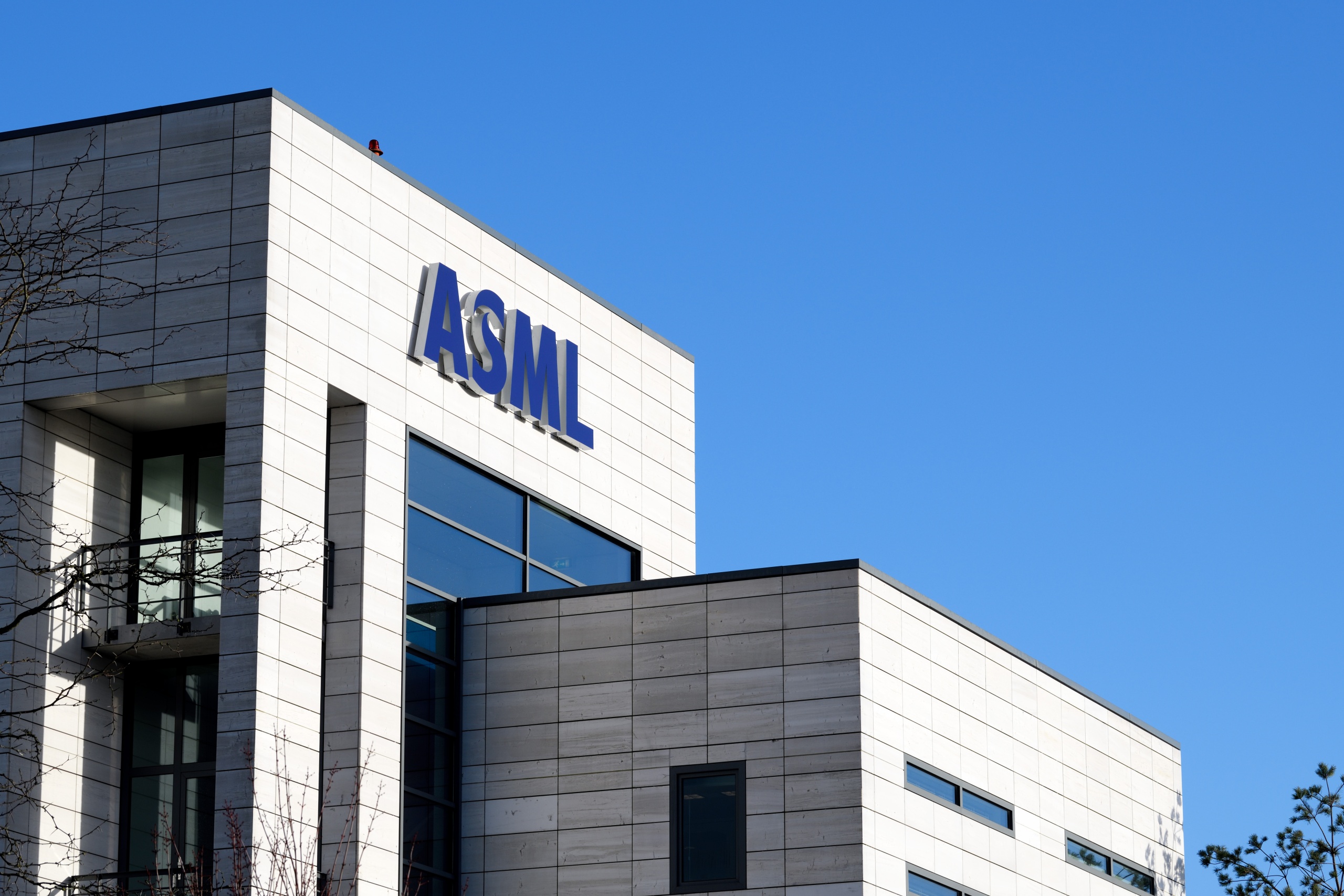 ASML：2024年第一季度营收达53亿欧元 同比下降21%