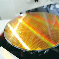 “闪速退火”工艺一秒制备晶圆级高性能储能薄膜